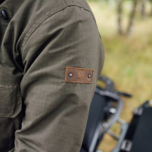 Outlaw Smock Green Lifestyle Detail