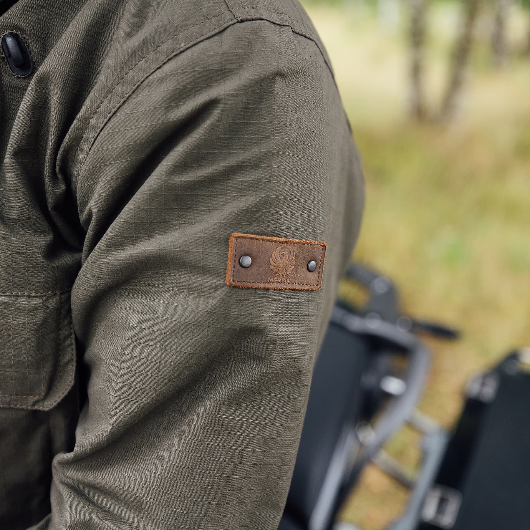 Lifestyle image of the Merlin Outlaw Smock in green