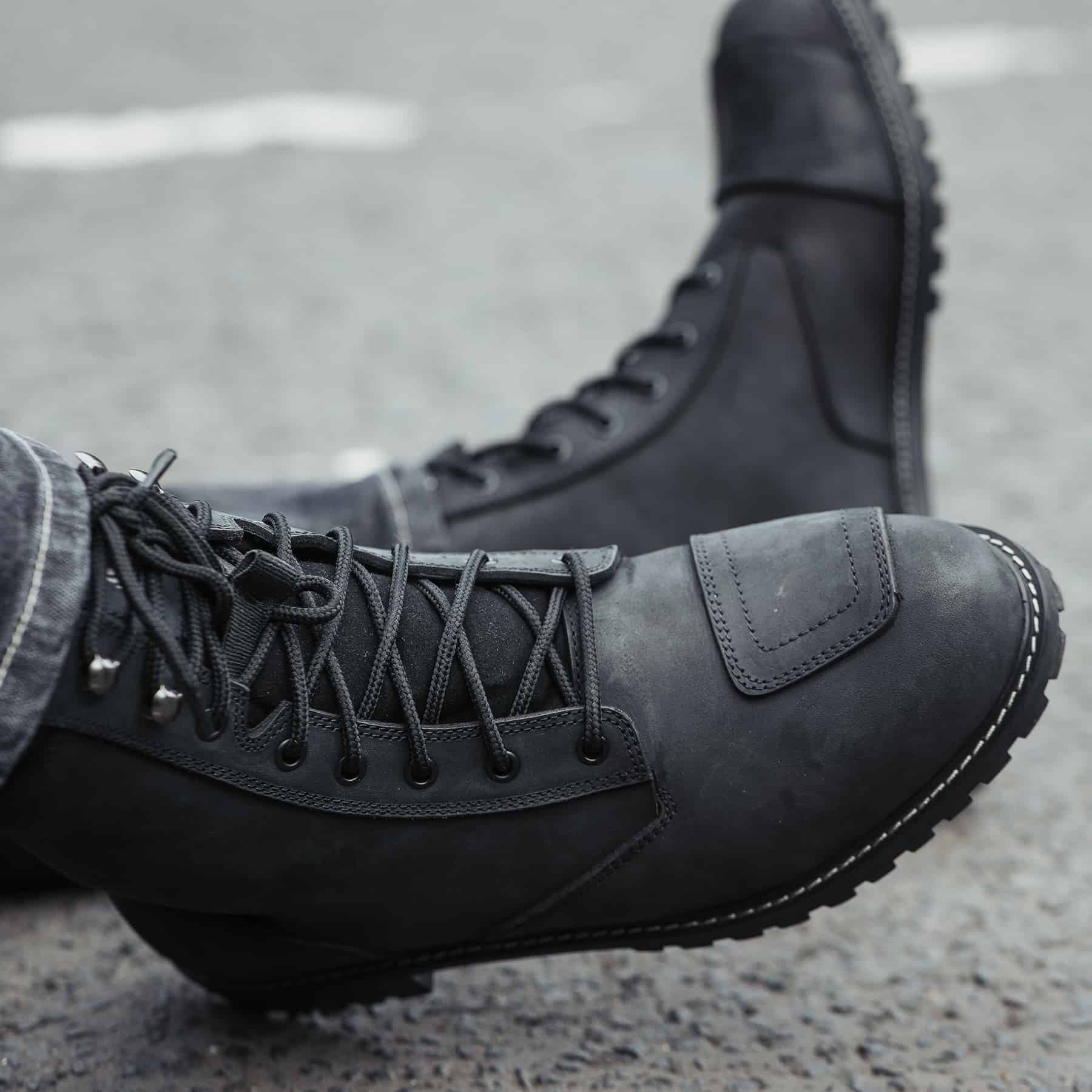 Lifestyle image of the Merlin Drax II boots in black