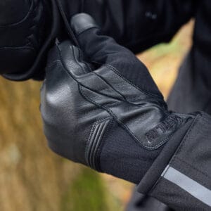 Cerro Glove Lifestyle 1 Cerro Glove Lifestyle 1