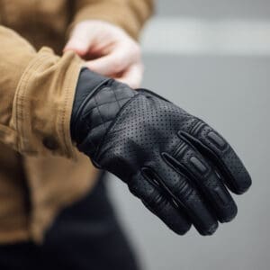 Clanstone Glove Black Lifestyle 3