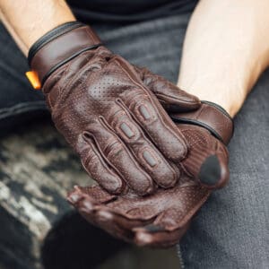 Clanstone Glove Brown Lifestyle 3 Clanstone Glove Brown Lifestyle 3