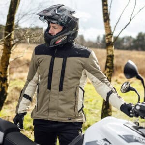 Merlin Borderlands Moss Lifestyle3 Merlin Borderlands Moss Lifestyle3