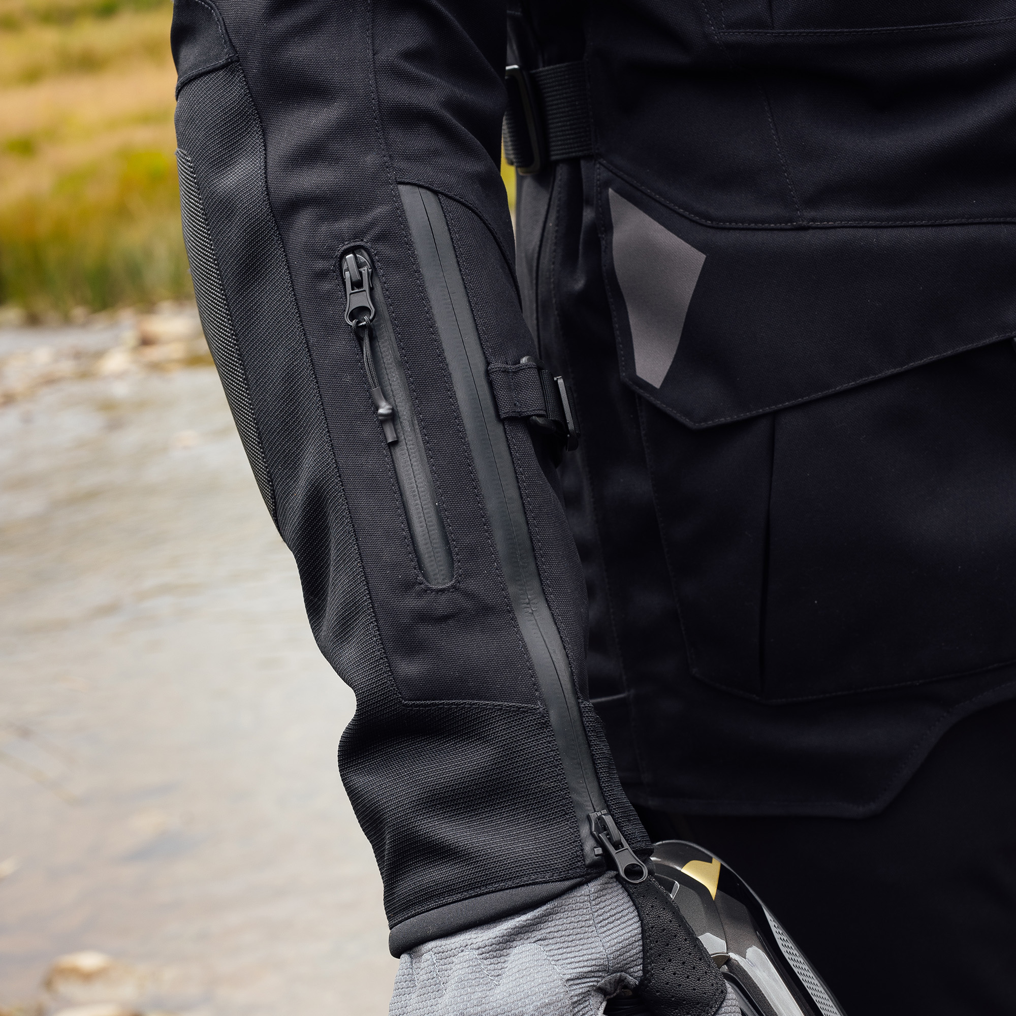 Akashi Enduro Jacket Lifestyle Black Detail Akashi Enduro Jacket Lifestyle Black Detail