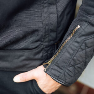 Merlin Shenstone II Black Lifestyle Detail Sleeve Merlin Shenstone II Black Lifestyle Detail Sleeve