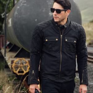 Merlin Shenstone II Black Lifestyle2 Merlin Shenstone II Black Lifestyle2