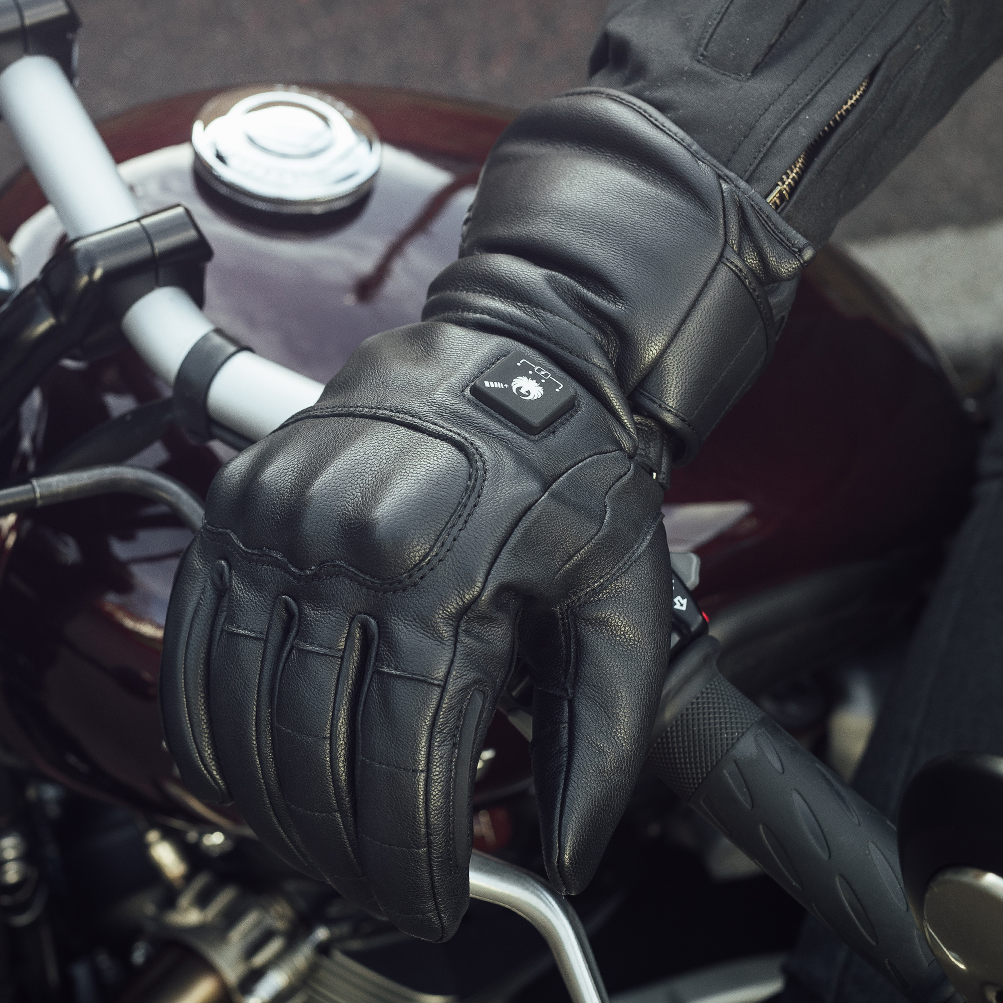 Bednall CE2 Heated Leather Glove Black Lifestyle2 Bednall CE2 Heated Leather Glove Black Lifestyle2