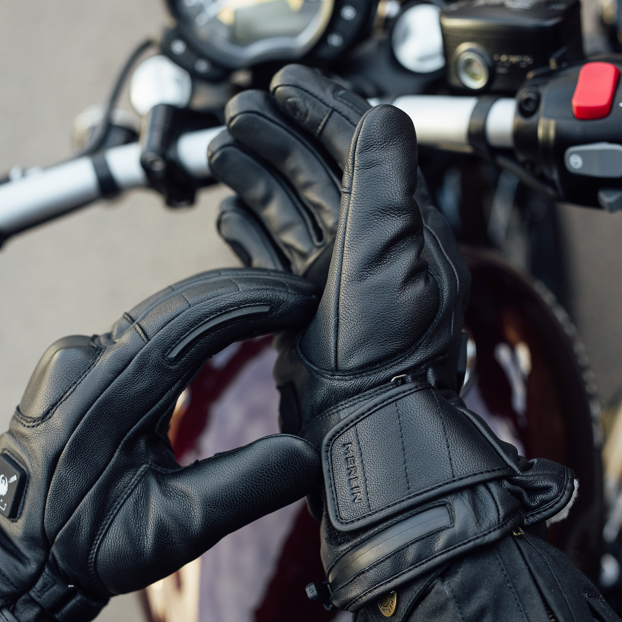 Bednall CE2 Heated Leather Glove Black Lifestyle5 Bednall CE2 Heated Leather Glove Black Lifestyle5