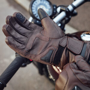 Bednall CE2 Heated Leather Glove Brown Lifestyle2 Bednall CE2 Heated Leather Glove Brown Lifestyle2