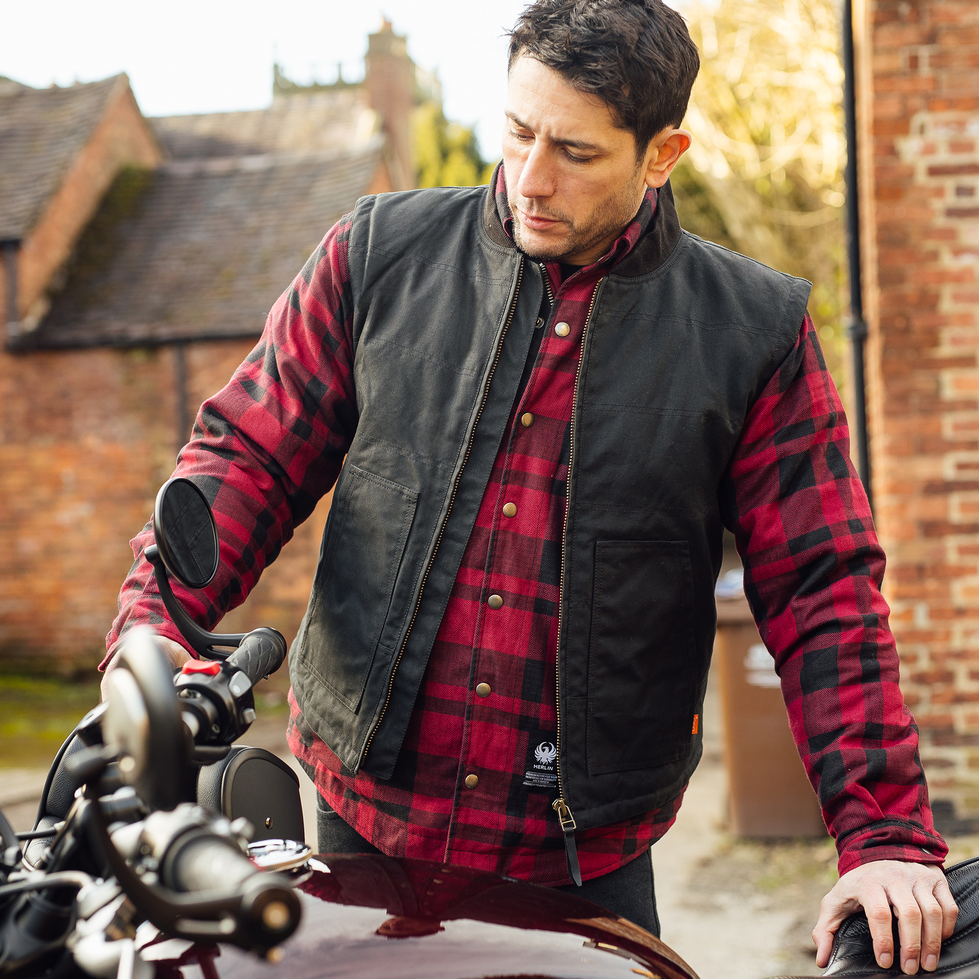 Merlin Bobber Vest Black Lifestyle2 Merlin Bobber Vest Black Lifestyle2