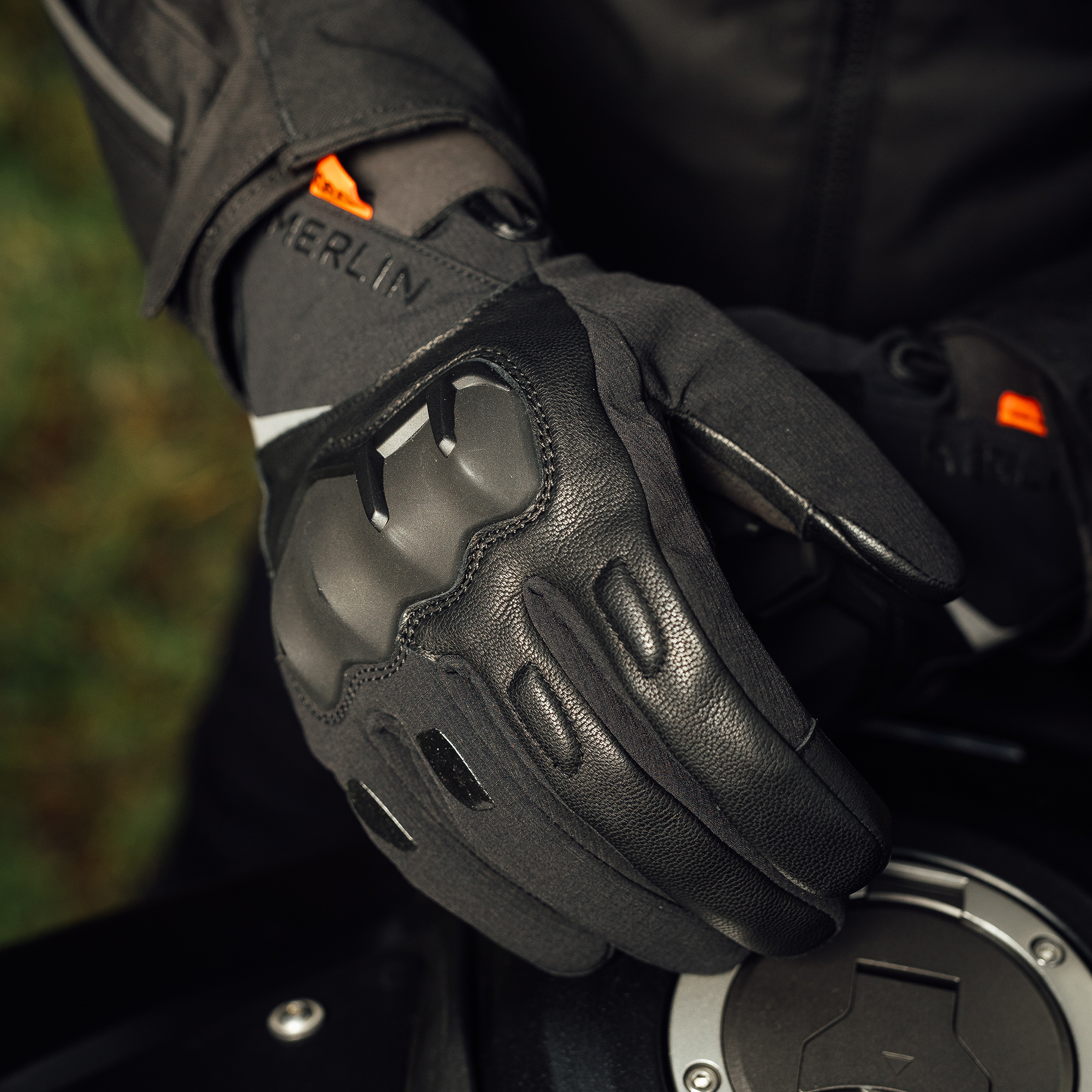 Merlin Denali Glove Black Lifestyle Merlin Denali Glove Black Lifestyle