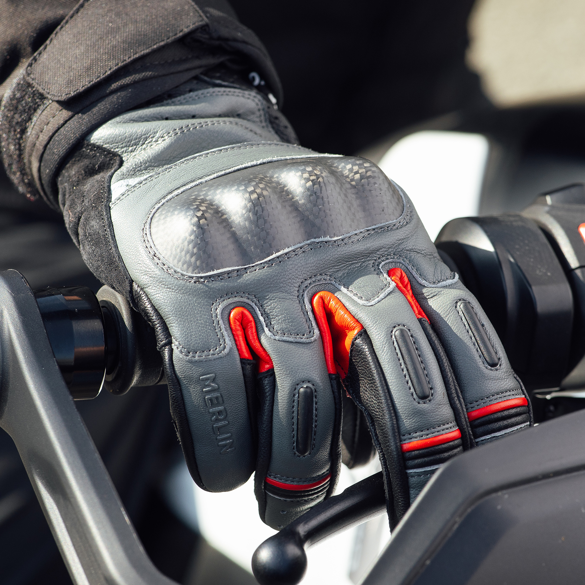 Overland Air D3O Glove Merlin Grey Lifestyle2 Overland Air D3O Glove Merlin Grey Lifestyle2