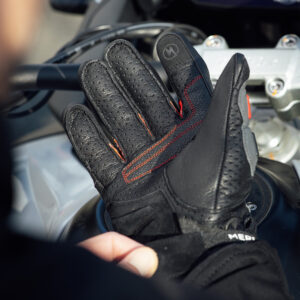 Overland Air D3O Glove Merlin Grey Lifestyle3 Overland Air D3O Glove Merlin Grey Lifestyle3