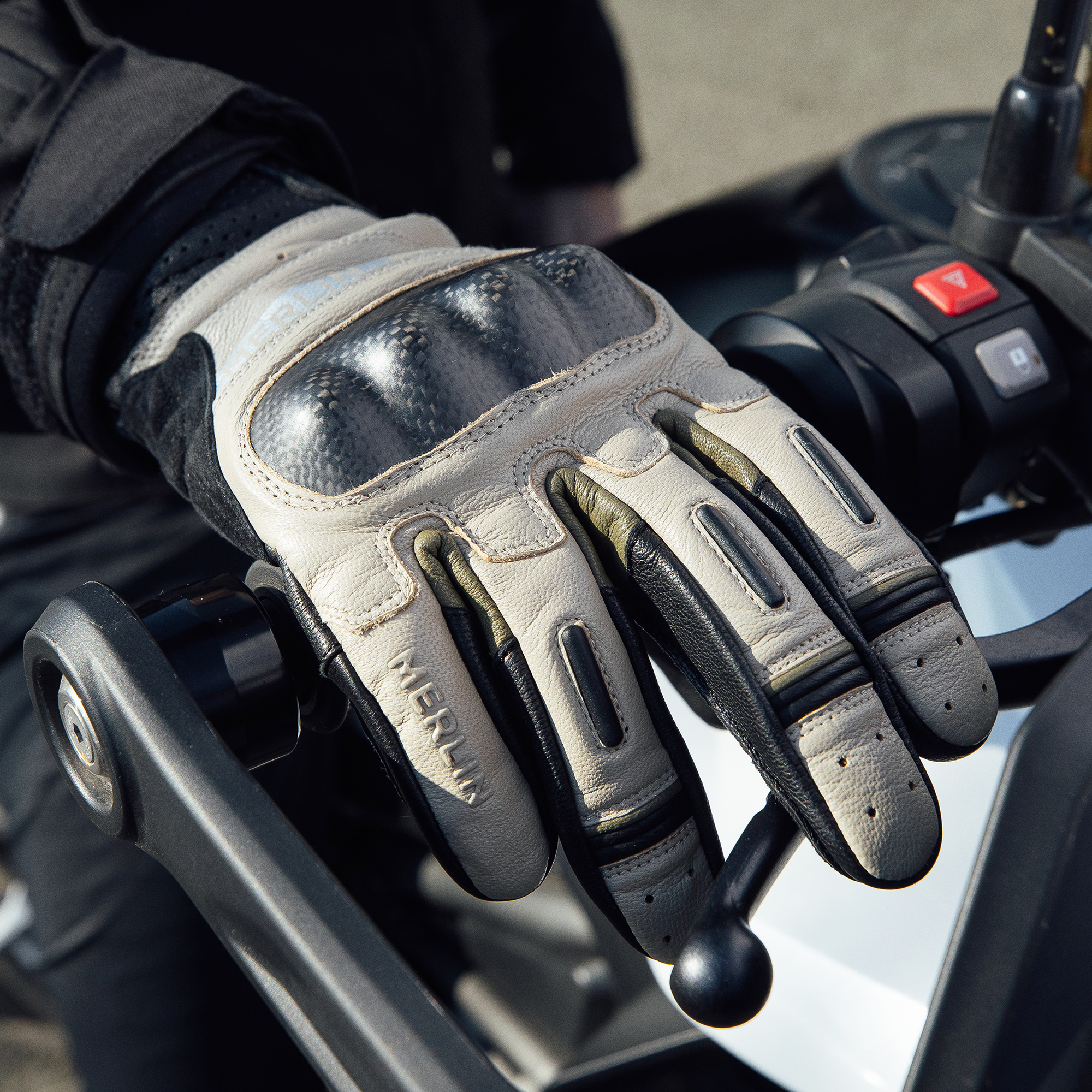 Overland Air D3O Glove Merlin Sand Lifestyle1 Overland Air D3O Glove Merlin Sand Lifestyle1