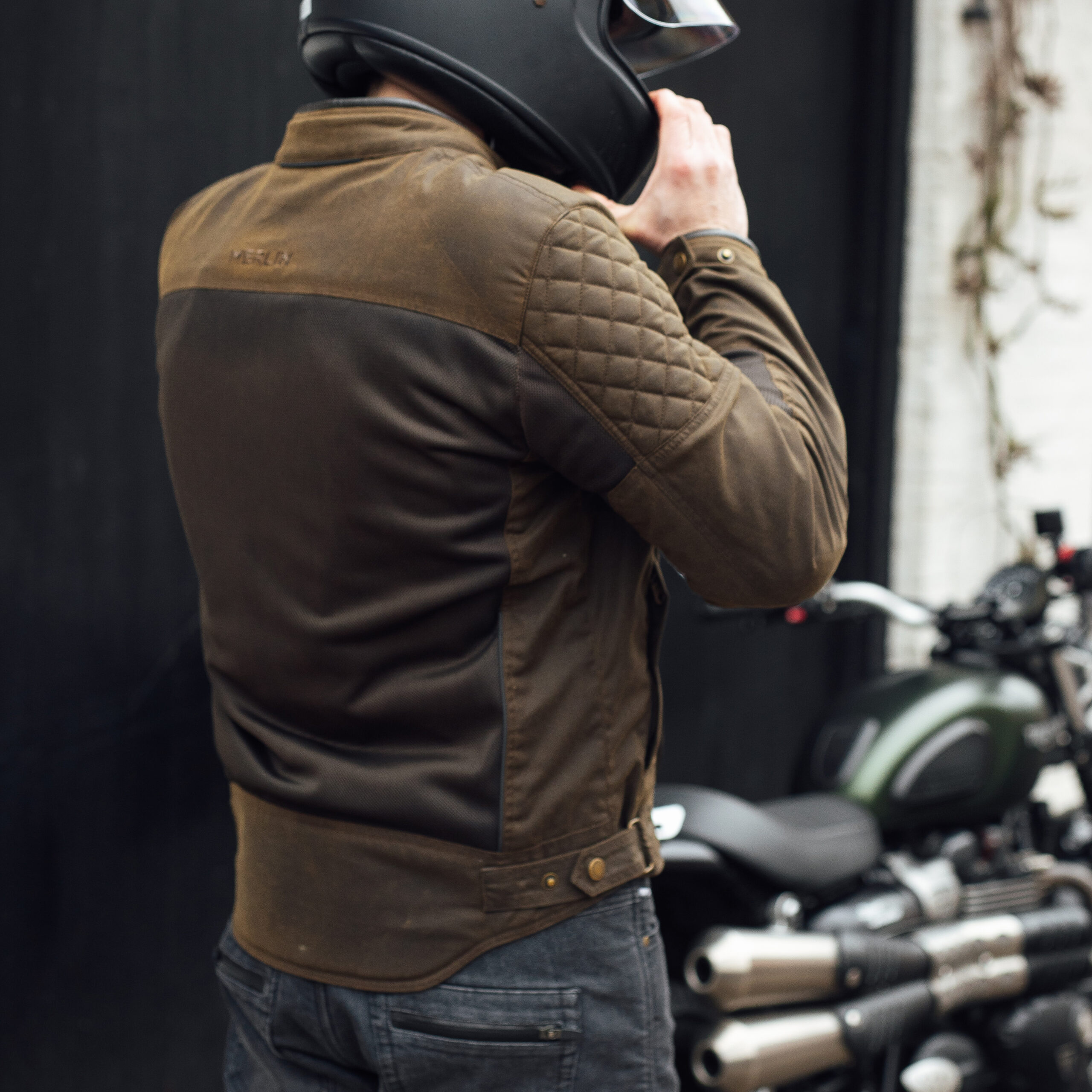 Waltham D3O Cotec Air Jacket Merlin Olive Lifestyle3 Waltham D3O Cotec Air Jacket Merlin Olive Lifestyle3