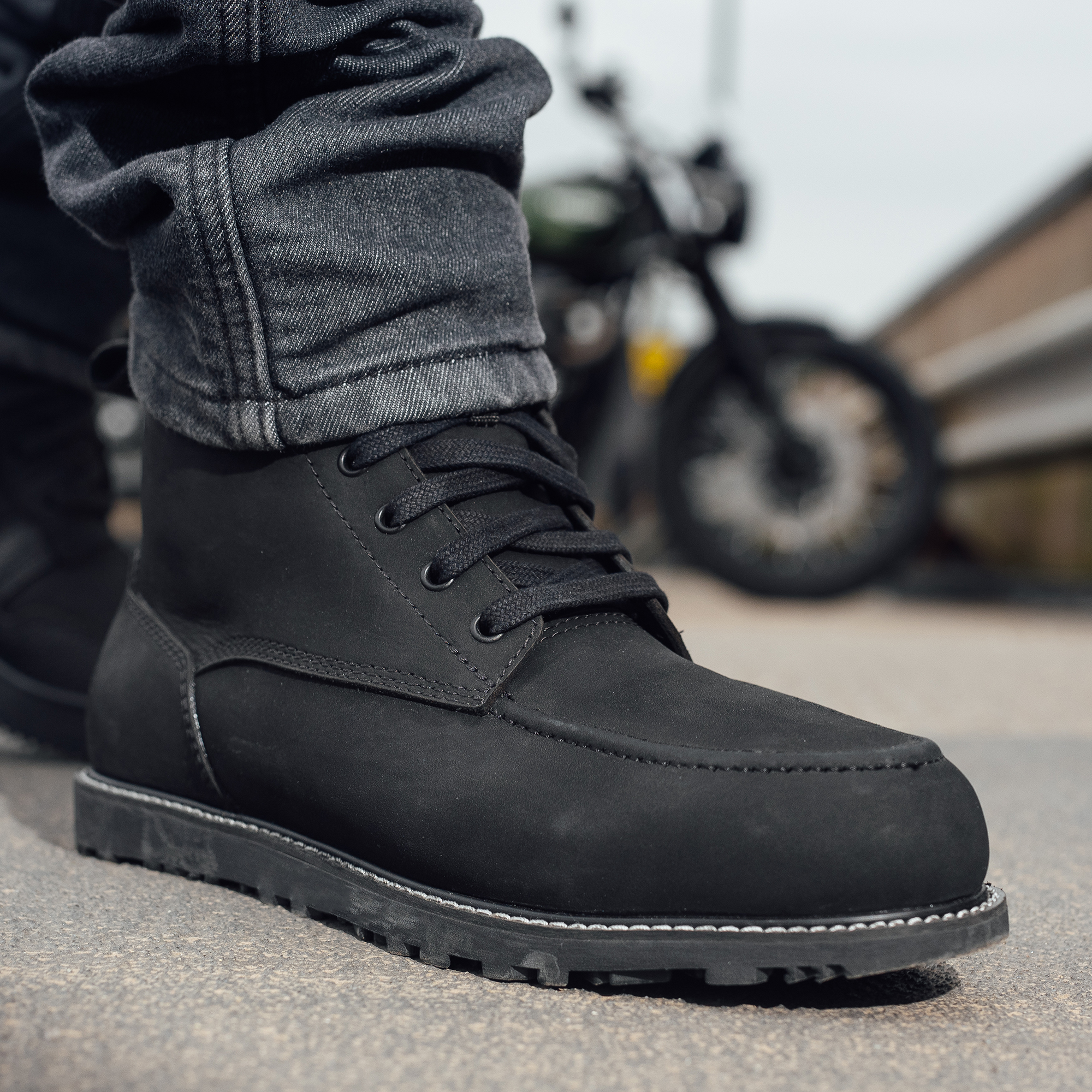 Worker D3O WP Boot Merlin Black Lifestyle3 Worker D3O WP Boot Merlin Black Lifestyle3