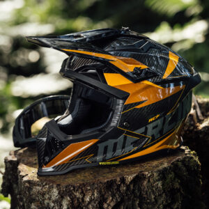Recon Enduro Gloss Carbon Lifestyle2 Recon Enduro Gloss Carbon Lifestyle2