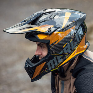 Recon Enduro Gloss Carbon Lifestyle4 Recon Enduro Gloss Carbon Lifestyle4
