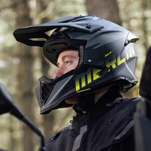 Recon Enduro Matt Carbon Lifestyle2 Recon Enduro Matt Carbon Lifestyle2