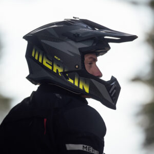 Recon Enduro Matt Carbon Lifestyle4 Recon Enduro Matt Carbon Lifestyle4