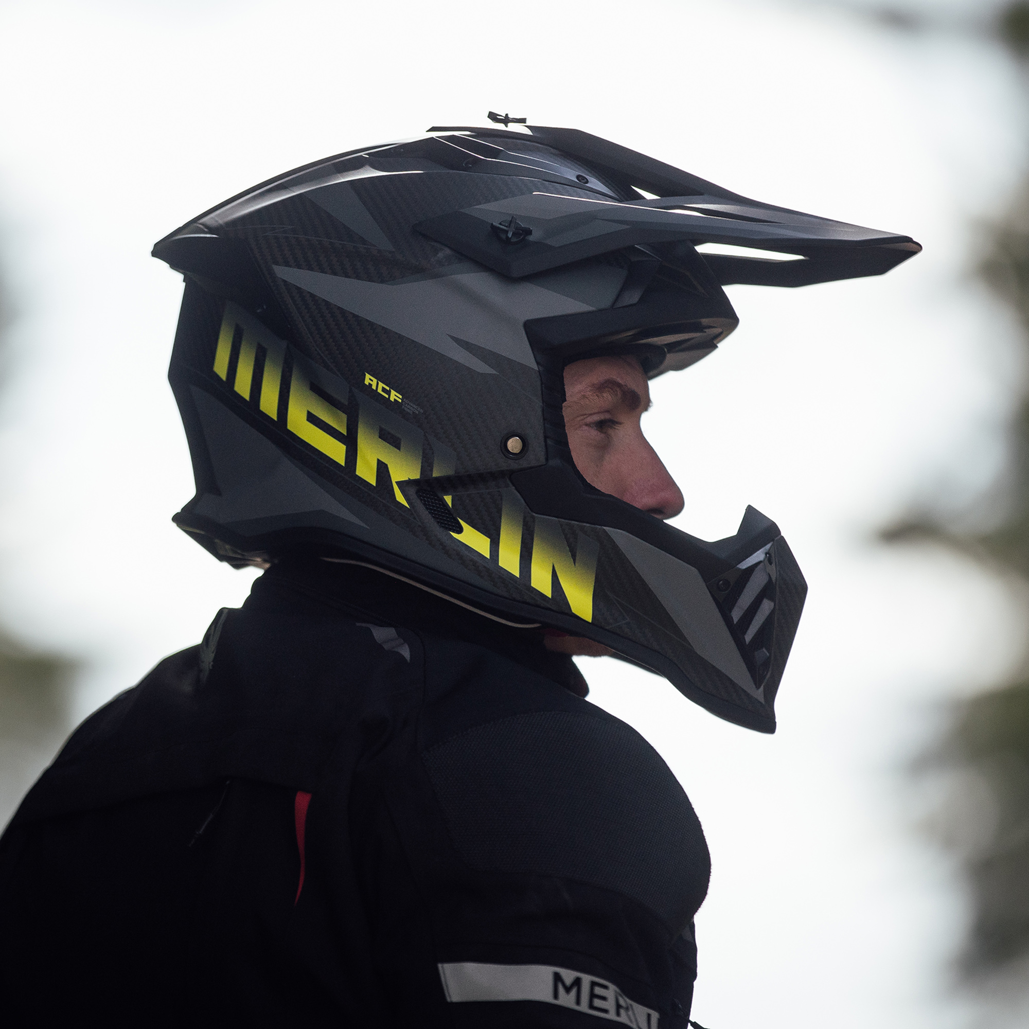 Recon Enduro Matt Carbon Lifestyle4 Recon Enduro Matt Carbon Lifestyle4