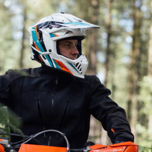 Recon Enduro White Lifestyle