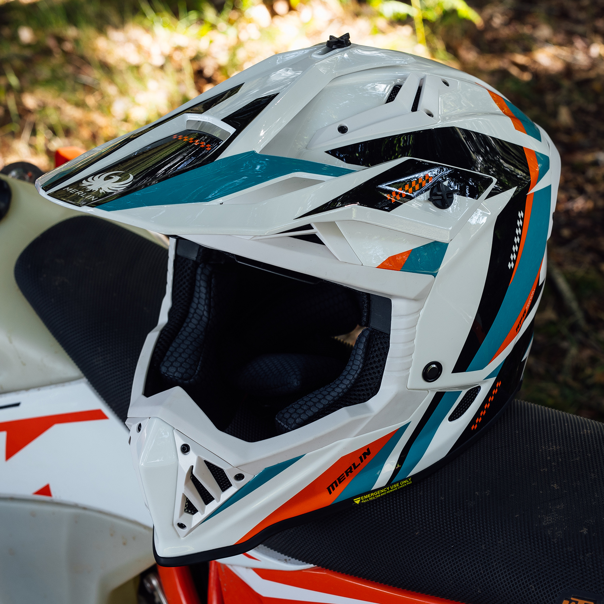 Recon Enduro White Lifestyle5